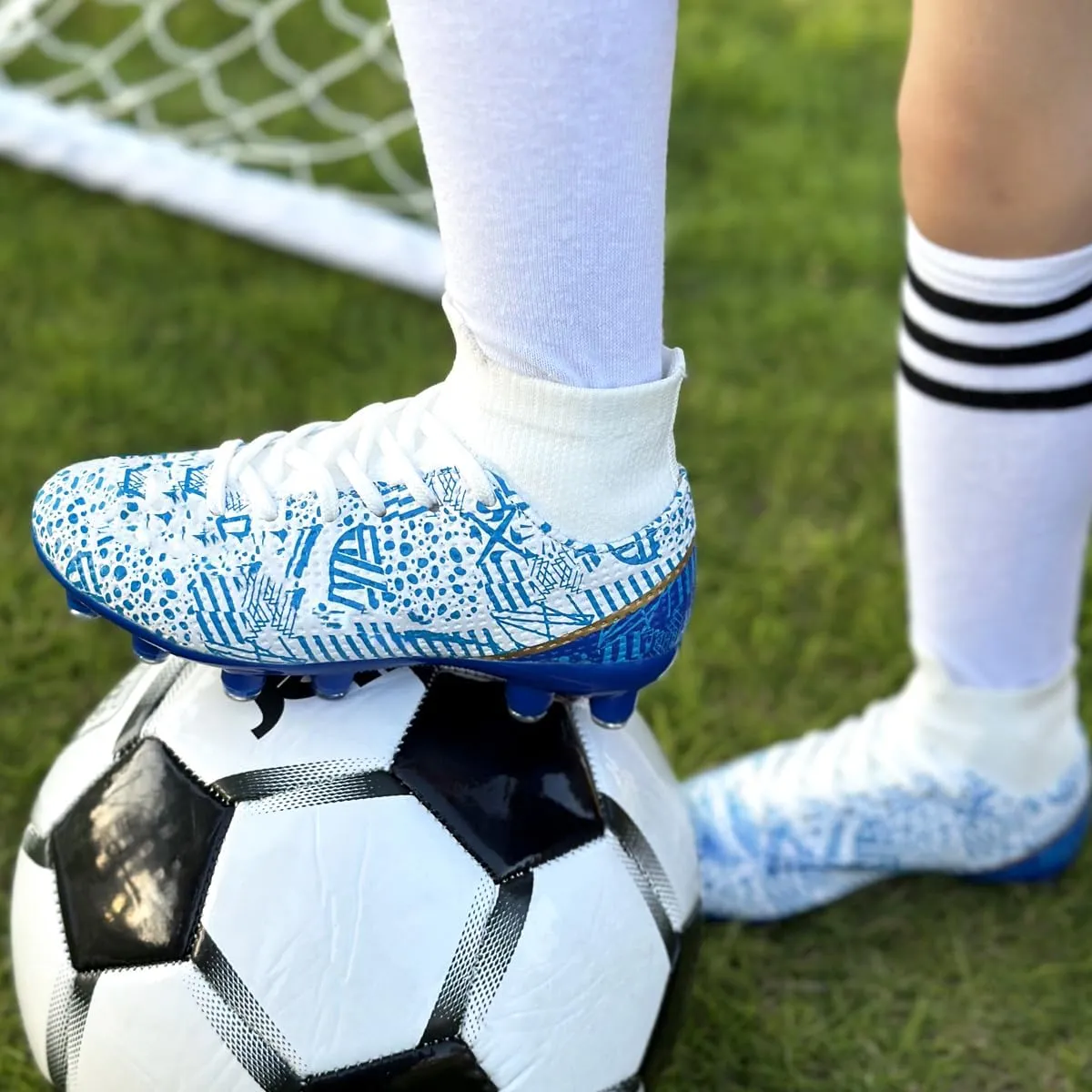 Boys Girls Soccer Cleats Kids Soccer Shoes High Top Training Youth Football Cleats Outdoor Football Shoes