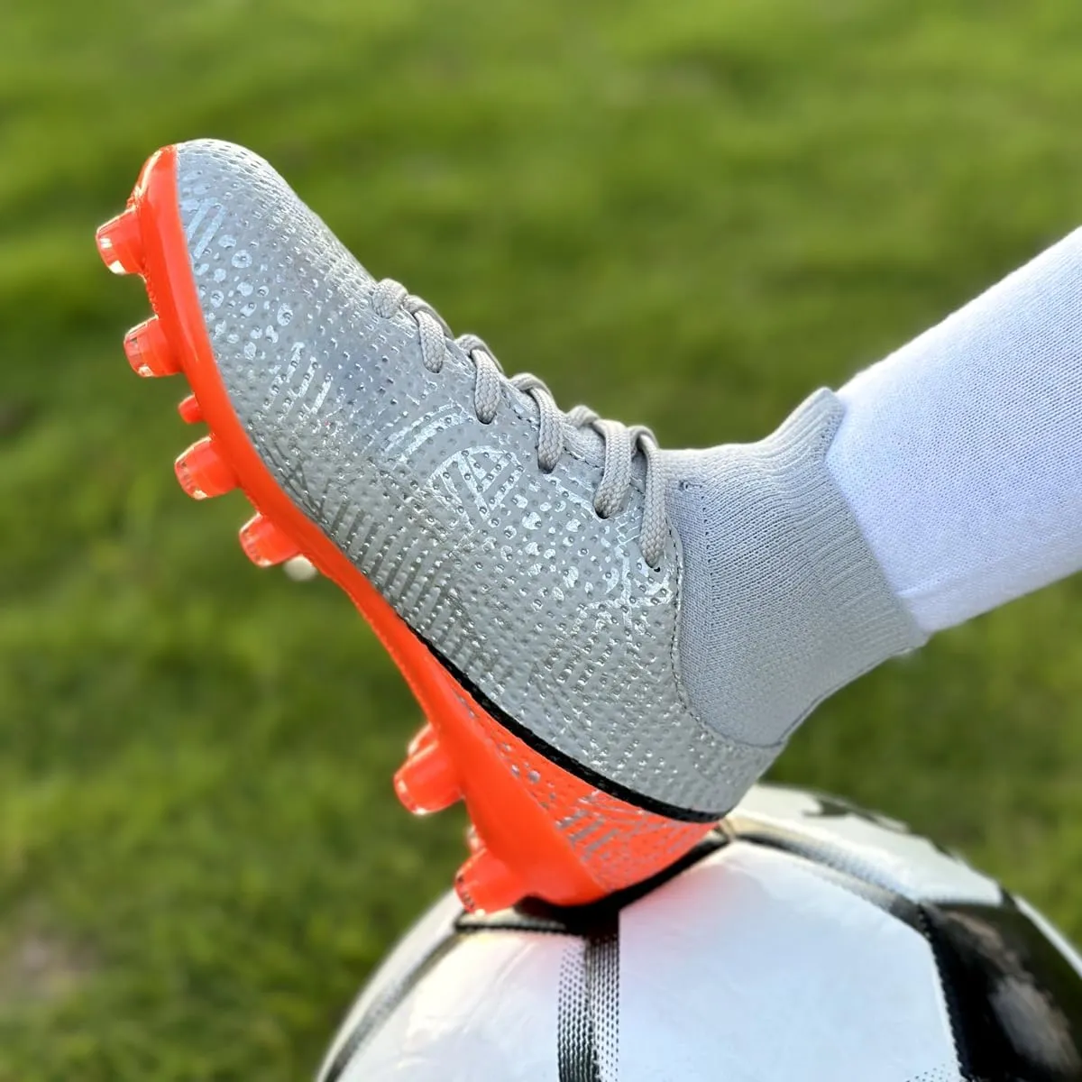 Boys Girls Soccer Cleats Kids Soccer Shoes High Top Training Youth Football Cleats Outdoor Football Shoes