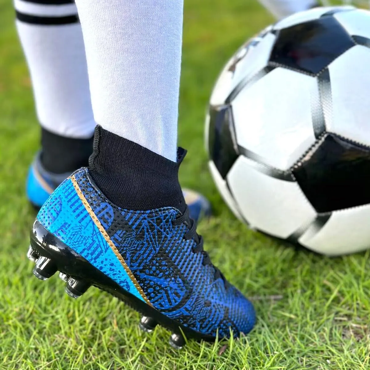 Boys Girls Soccer Cleats Kids Soccer Shoes High Top Training Youth Football Cleats Outdoor Football Shoes