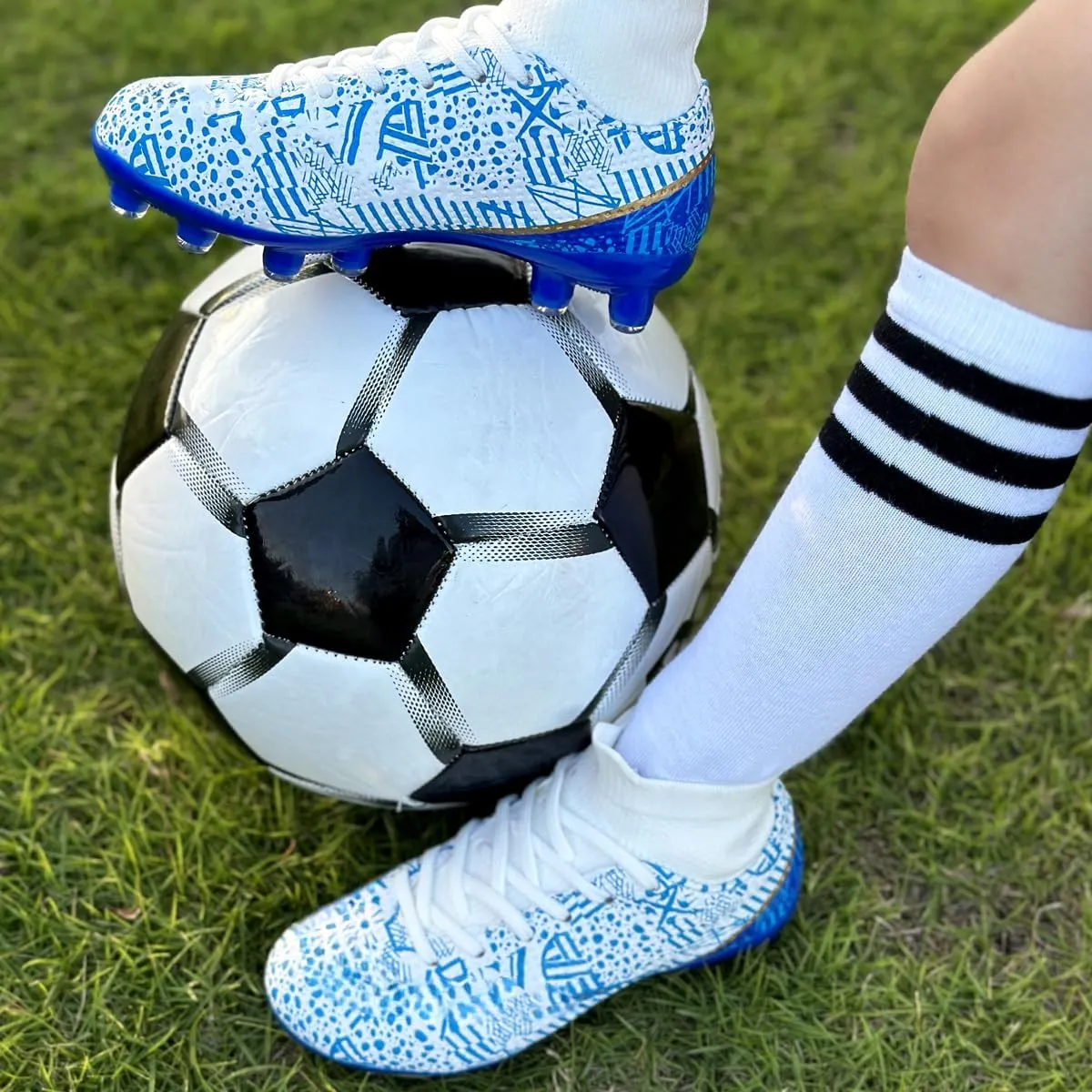 Boys Girls Soccer Cleats Kids Soccer Shoes High Top Training Youth Football Cleats Outdoor Football Shoes