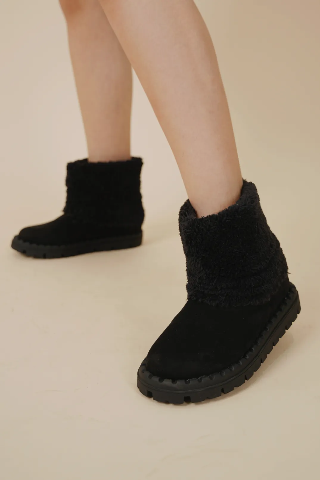 Fold-Over Sherpa-Lined Winter Boots - Black