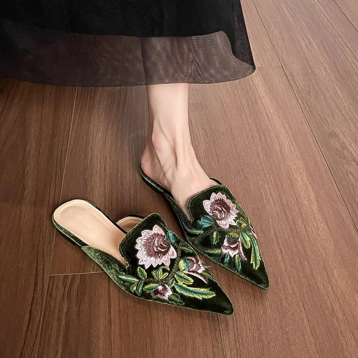 Hee grand Women Mules Closed Pointed Toe Tassel Flat Mules Casual Outdoor Slippers Slip On Backless Loafers