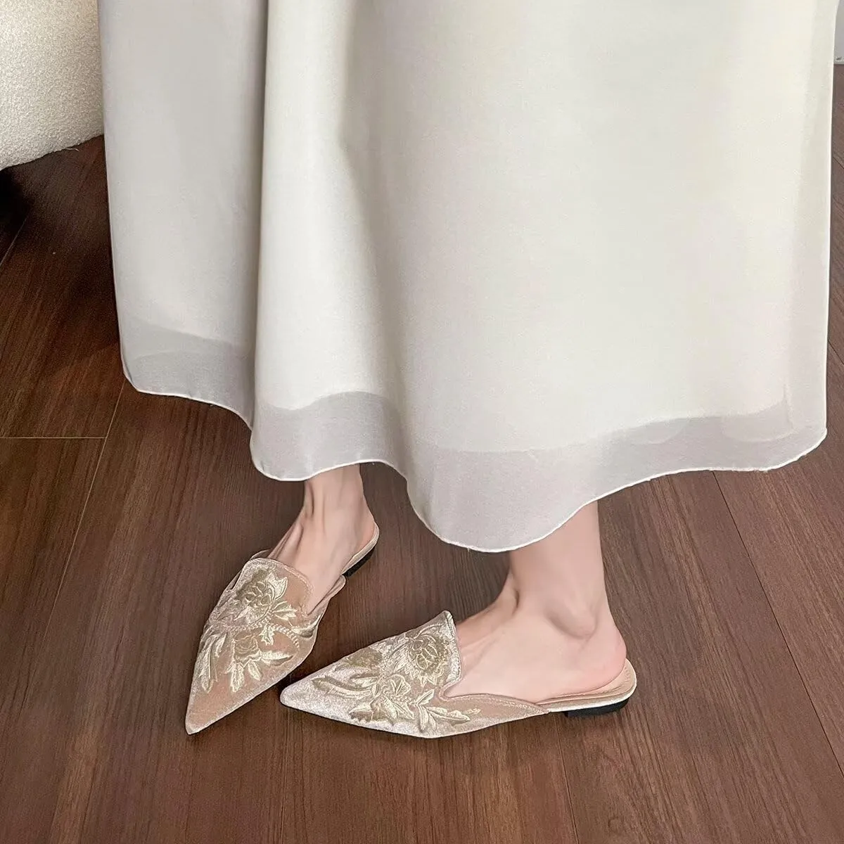 Hee grand Women Mules Closed Pointed Toe Tassel Flat Mules Casual Outdoor Slippers Slip On Backless Loafers