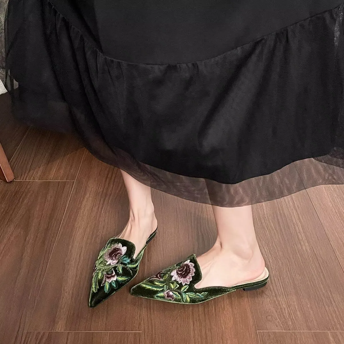Hee grand Women Mules Closed Pointed Toe Tassel Flat Mules Casual Outdoor Slippers Slip On Backless Loafers