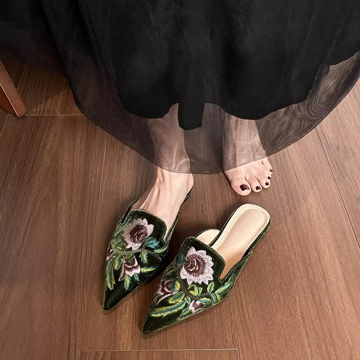 Hee grand Women Mules Closed Pointed Toe Tassel Flat Mules Casual Outdoor Slippers Slip On Backless Loafers