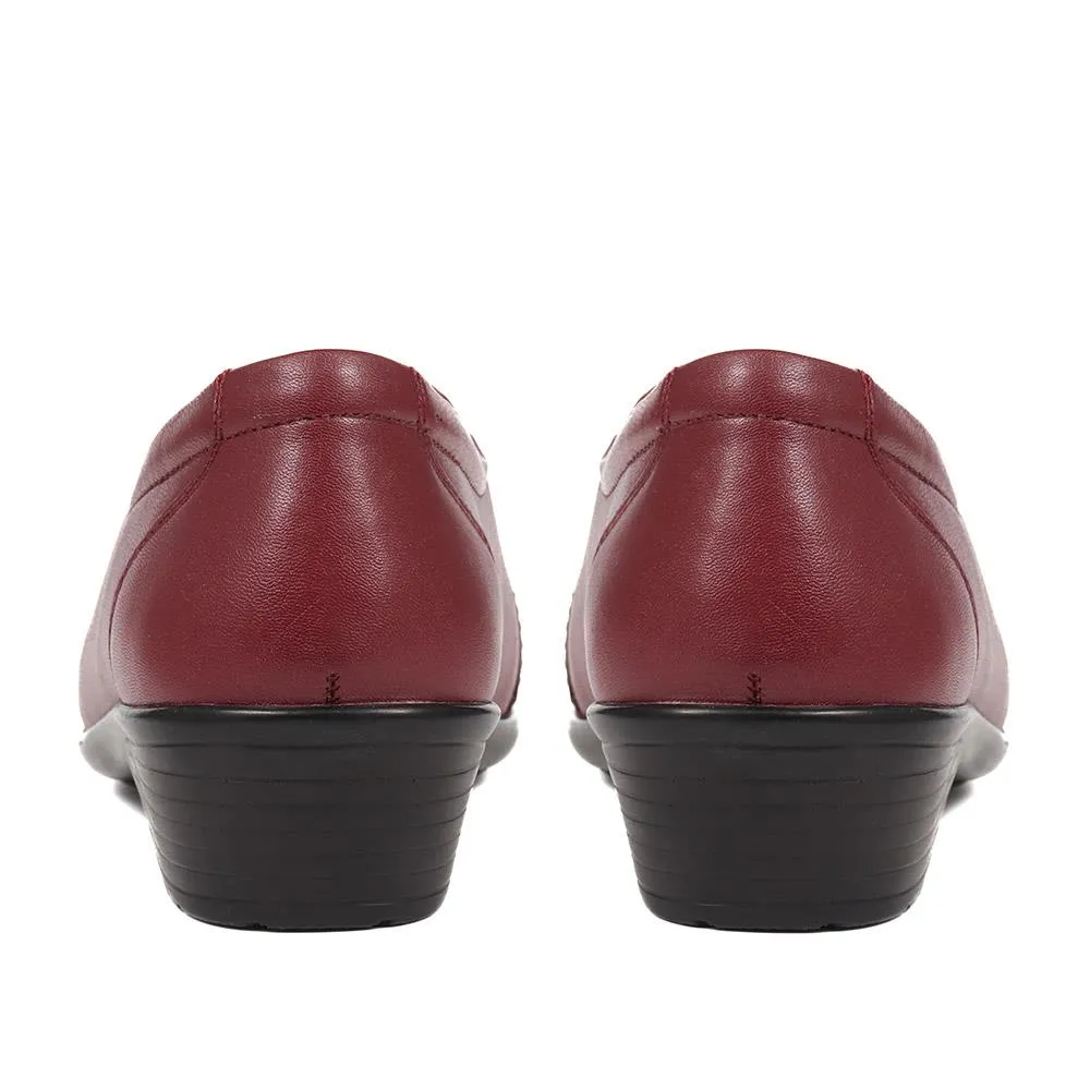 Leather Slip On Shoes - KEMP1800 / 145 950