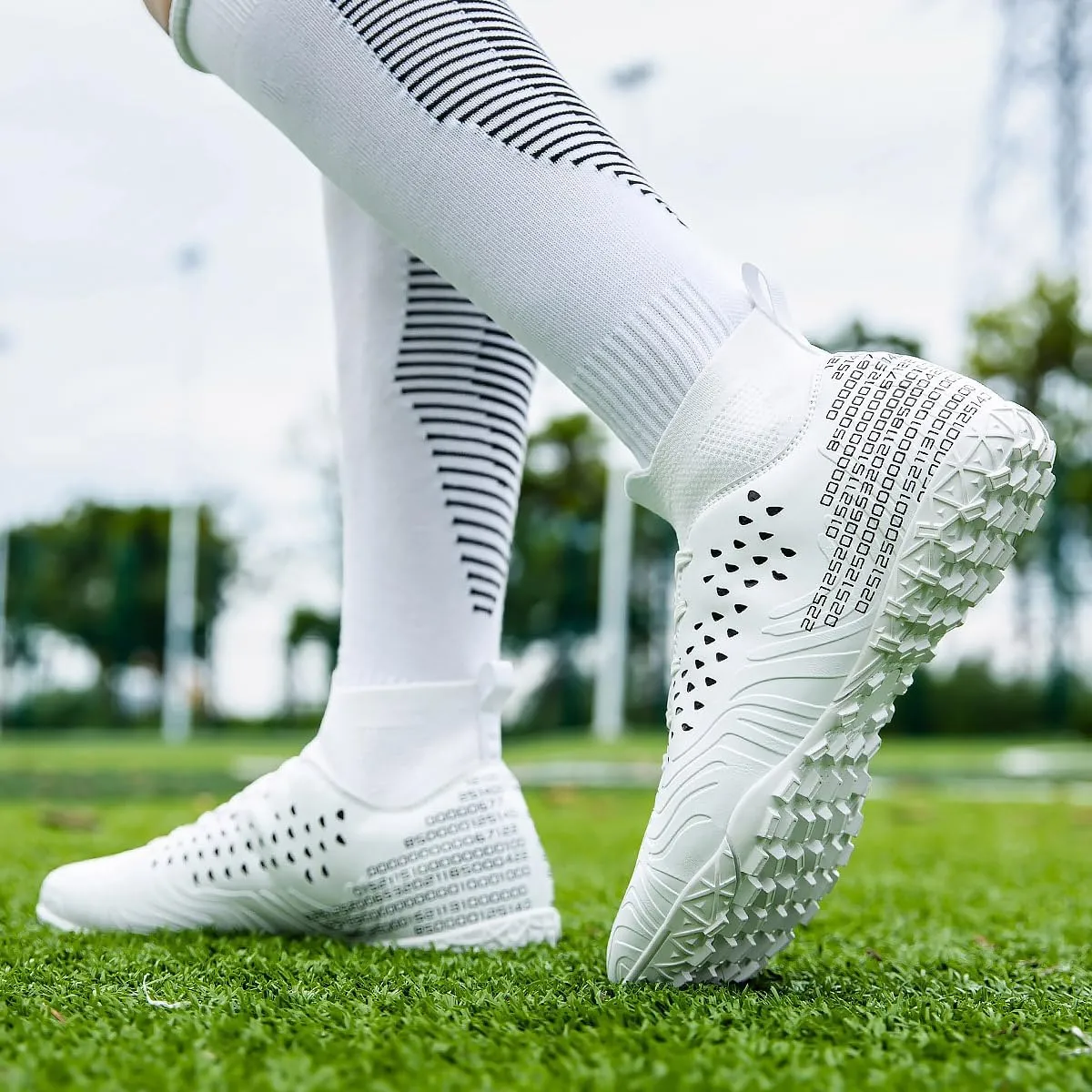 Men's Soccer Shoes Football Cleats High-Tops Lace-Up Non-Slip Spikes AG/FG Sports Athletic Futsal Rugby Baseball Lacrosse Sneaker Shoes Size 4.5-14