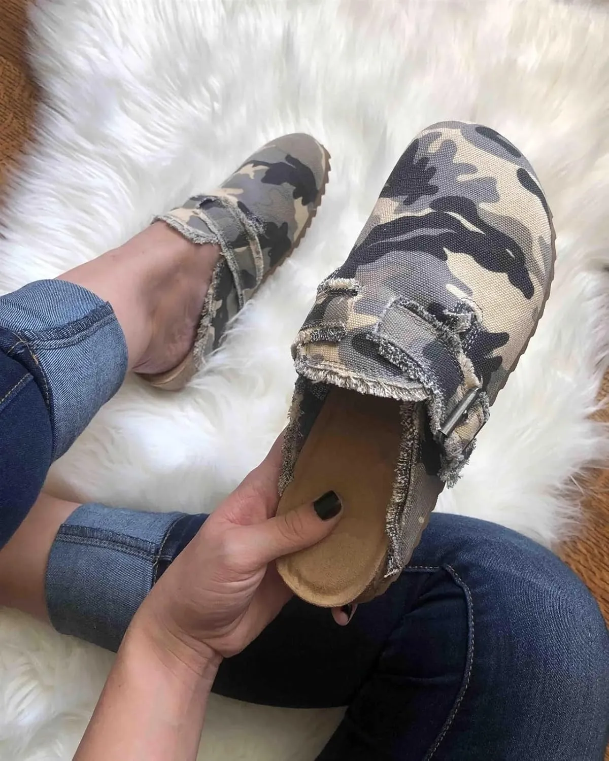 Women??s Flat Mule Shoes Comfy Clogs Suede Slip on Backless Slipper Summer Classic Round Toe Adjustable Buckle with Arch Support Anti Slip Sandals Unisex for Home Office