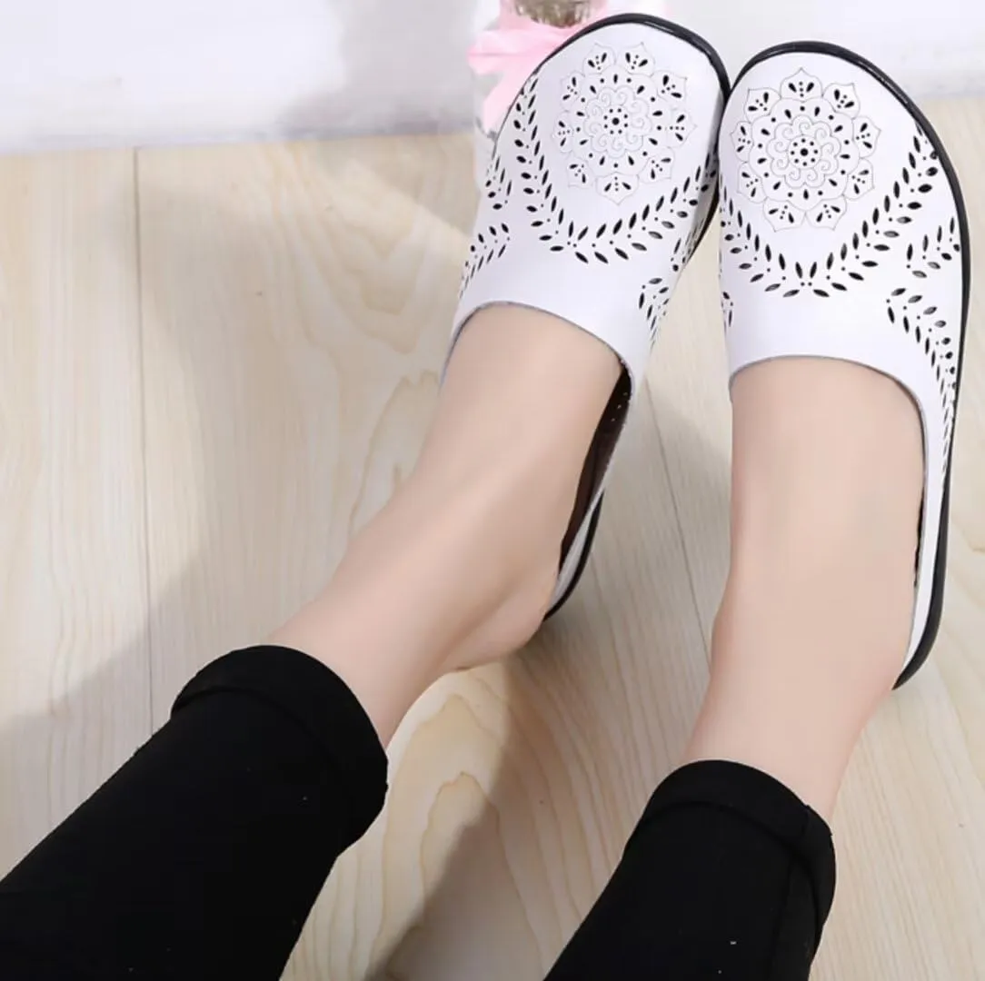 Women's Floral Fashion Slippers Hollowed Out Casual Flat Mules