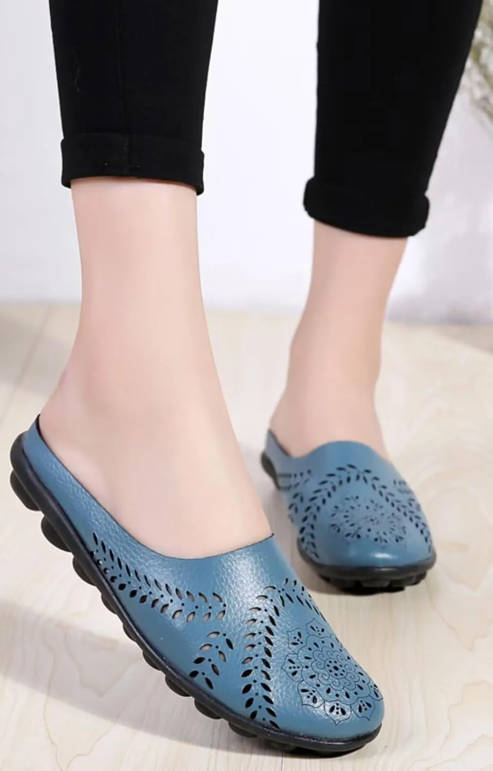 Women's Floral Fashion Slippers Hollowed Out Casual Flat Mules
